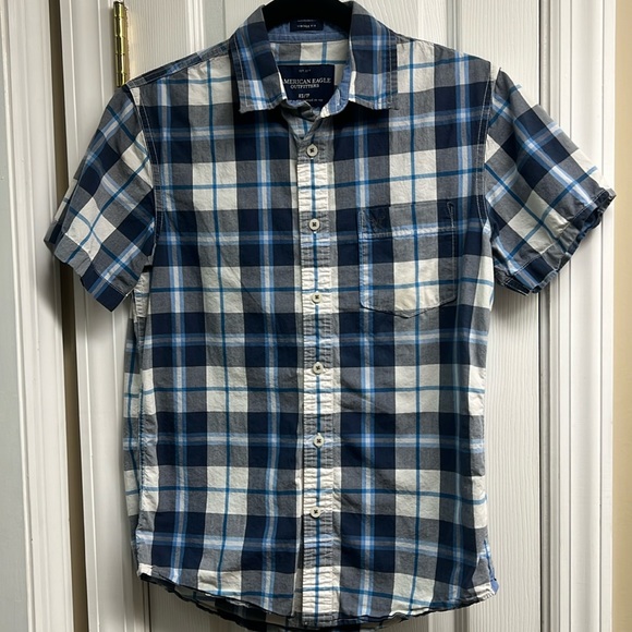 American Eagle Outfitters Other - American Eagle men XS extra small short sleeve button up collar casual shirt